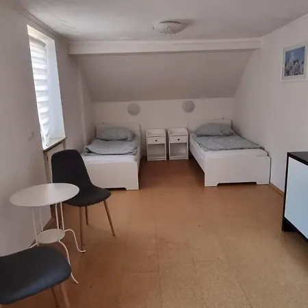 Arzberger Monteurhaus بيت للعطل *